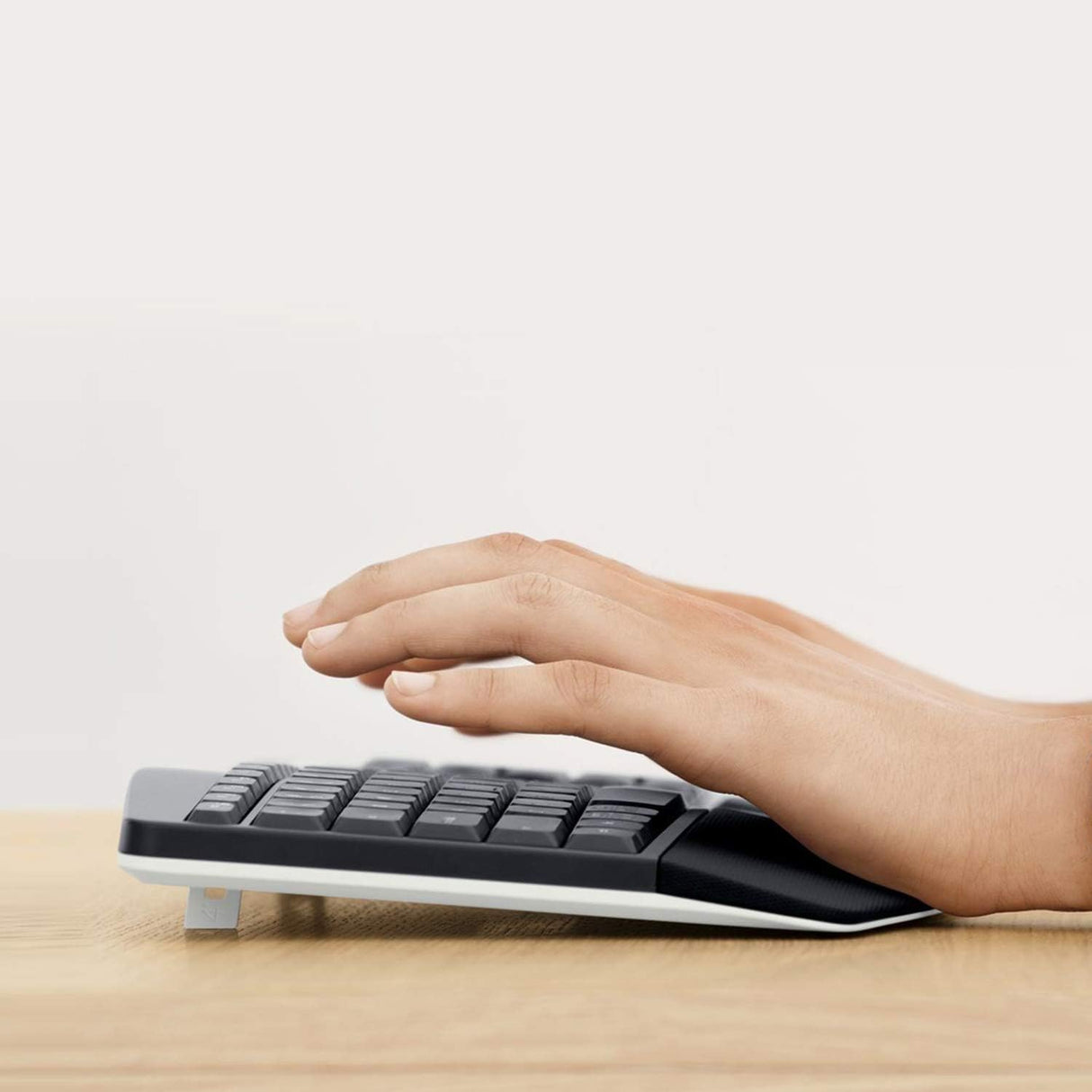 Logitech MK850 Performance Wireless Keyboard And Mouse Combo